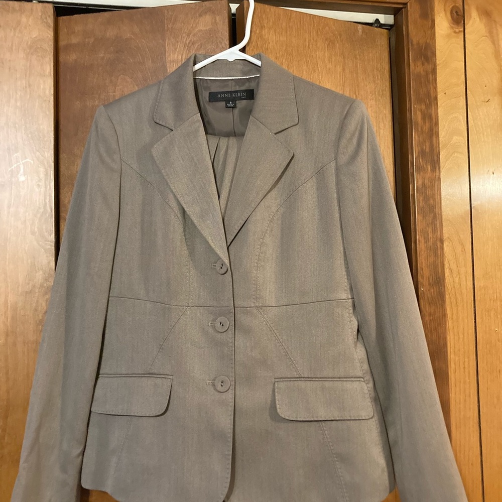 Women’s suit